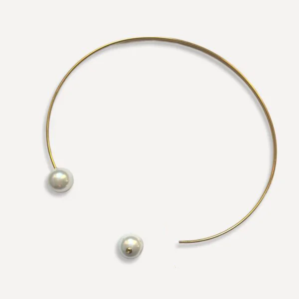 Collar (gold) + Pearl mega (White)