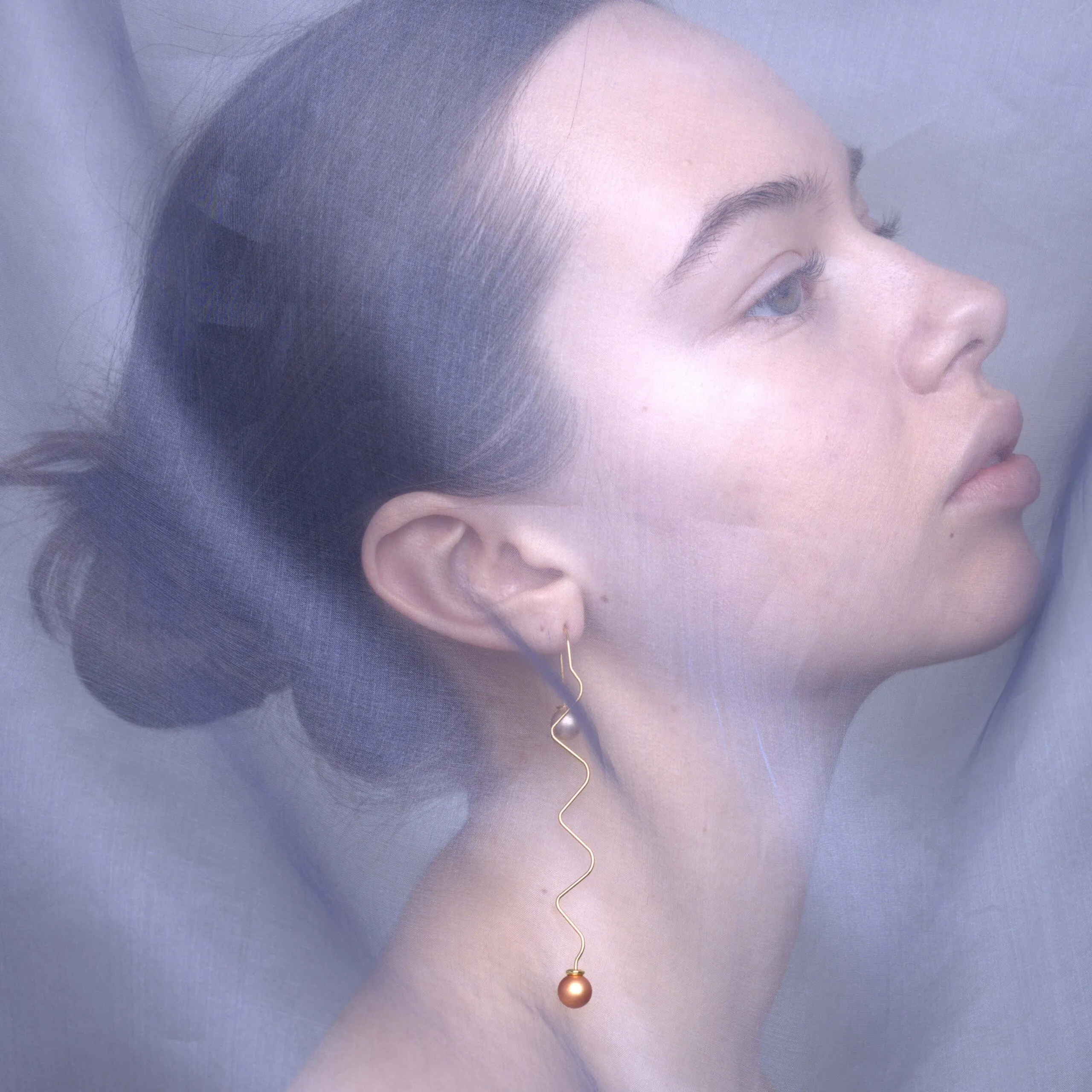 Wire 06 med amber og cashmere
